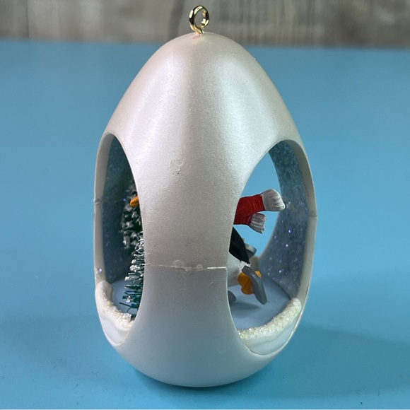 Hallmark Keepsake Ornament Winter Surprise Handcrafted & Dated 1990 QX444-3 - Picture 10 of 13